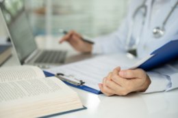 Jak łączyć pracę kliniczną z aktywnościami naukowymi? Czy kariera naukowa może się opłacać? Część 1