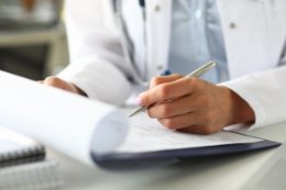 Jak wypełnić "książeczkę stażową" - karta stażu podyplomowego lekarza w pigułce