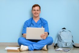 Perspektywy pracy dla pulmonologów i alergologów - jak planować karierę w trakcie i po specjalizacji?