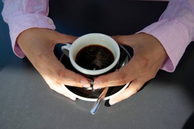 Badania: kawa z kofeiną zmniejsza ryzyko demencji