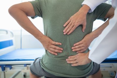 Ekspertka: ból pleców najczęściej nie wynika z dźwigania