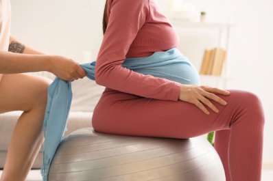 Chusta rebozo w pracy położnej jako narzędzie wspierające fizjologię porodu. Analiza przypadków klinicznych