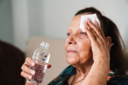 Lekarka: upały są niebezpieczne dla seniorów, grożą nawet zaburzeniami świadomości