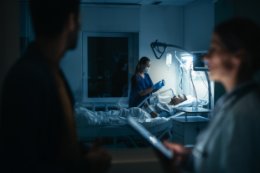 Adamed Expert Słucham: Farmaceuta bliżej łóżka pacjenta cz.1 	