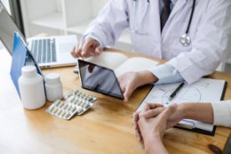 ADAMED EXPERT SŁUCHAM: Farmaceuta w zespole szpitalnym - partner czy intruz cz. 1