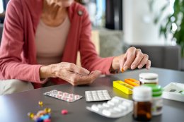 Pacjent senior – 10 najczęstszych problemów w aptece, wielolekowość i bezpieczeństwo lekowe seniorów