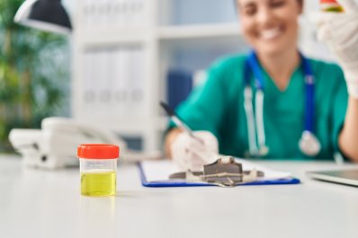 Diagnostyka i postępowanie w przypadku krwiomoczu i białkomoczu