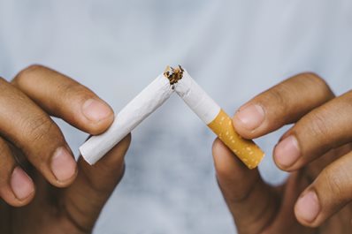 Kontrolowane rzucanie palenia papierosów. Jak może pomóc farmaceuta?