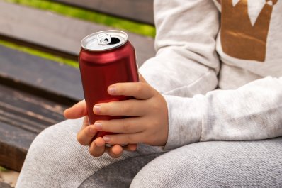 Dzieci i młodzież piją coraz więcej słodkich napojów