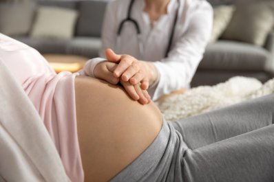 Położne mogą realizować niektóre zadania pielęgniarskie w uzasadnionych przypadkach