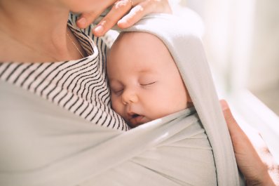 Położna Katarzyna Czajka: prawidłowe noszenie w chuście jest profilaktyką dysplazji stawów biodrowych 