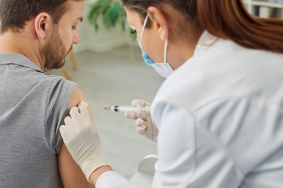 Pielęgniarki mogą szczepić, ale system im to utrudnia. Parlamentarny Zespół debatował o barierach