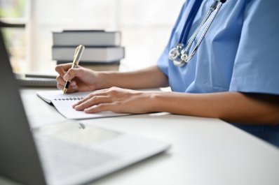 Rewolucja w zawodach pielęgniarki i położnej? Debata nad nową ustawą