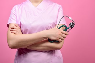 OZZPiP apeluje o pilne uruchomienie kursu uzupełniającego dla położnych