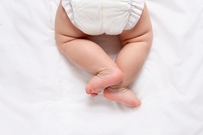 Jak postępować, gdy niemowlę zakrztusi się, zadławi lub zachłyśnie?