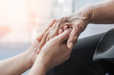 Choroba Alzheimera z perspektywy rodziny pacjenta. Jak sobie radzić? 